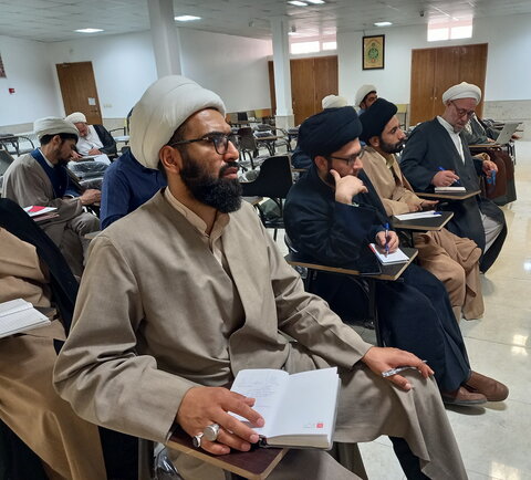 تصاویر/ کارگاه آموزشی نگارش پایان‌نامه با حضور اساتید مدارس علمیه کاشان