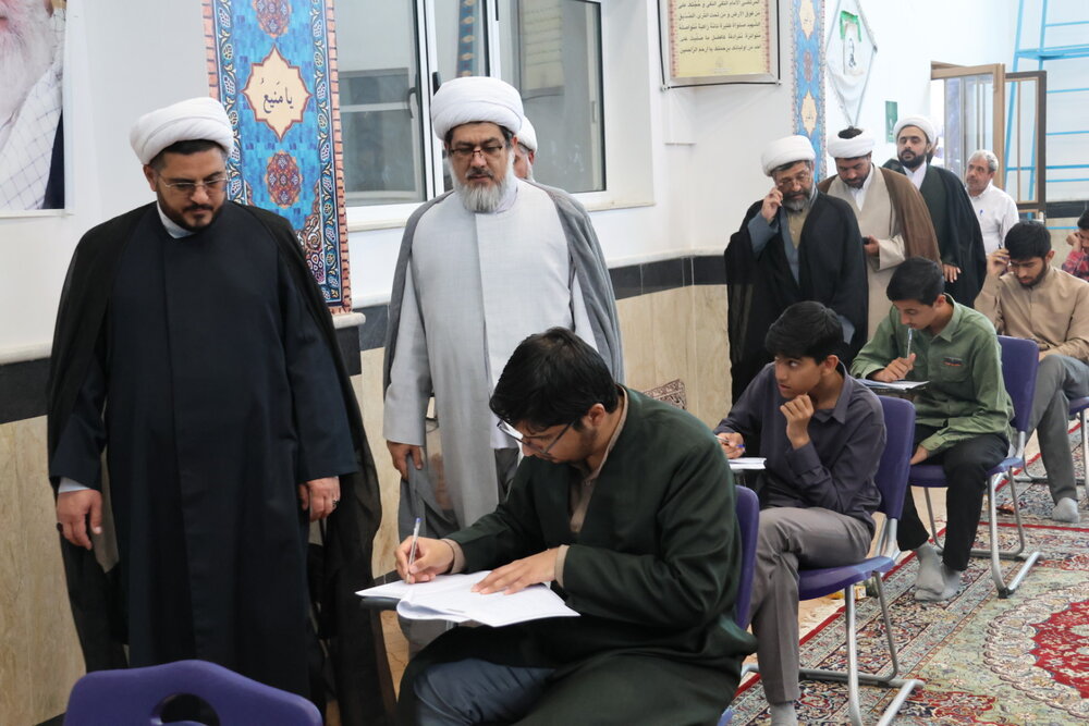 اعتباربخشی به رویدادهای نخبگانی با برگزاری آزمون کتبی در حوزه علمیه خراسان + تصویر