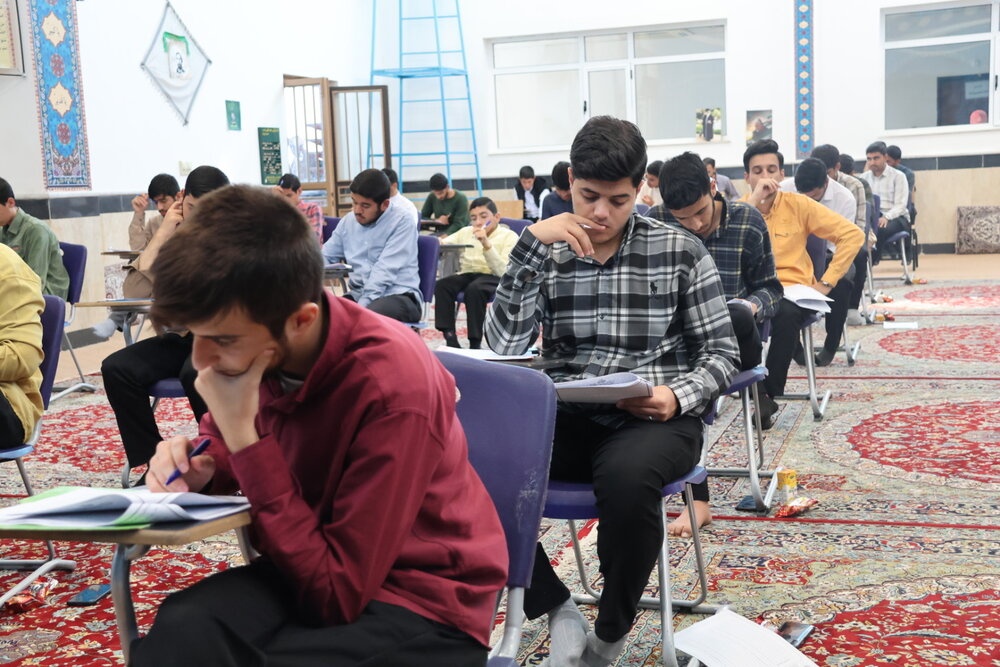 آزمون کتبی استعدادهای برتر در بیرجند برگزار شد