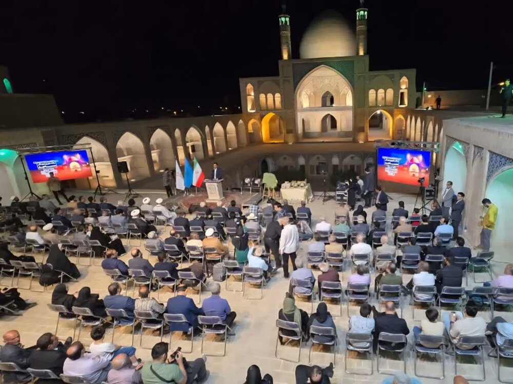 بزرگداشت روز جهانی مساجد در مسجد آقابزرگ کاشان برگزار شد+عکس