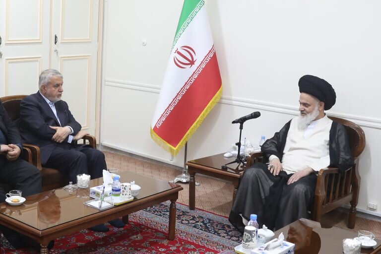 حوزه علمیه ظرفیتهای خوبی برای کمک به اداره کشور دارد