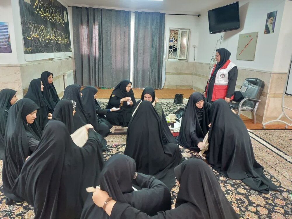 برگزاری دوره آموزشی کمکهای اولیه در مدرسه علمیه الزهرا (س) بافق