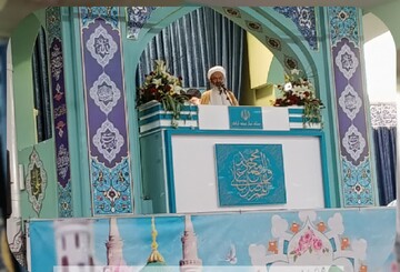 وحدت بر اساس خط قرمزهای دین، رهبری و مقام معظم رهبری شکل گیرد