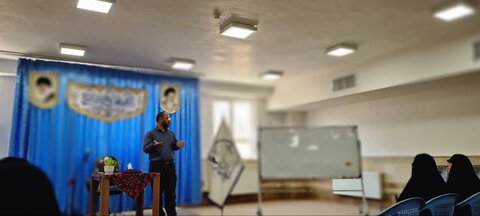 تصاویر/ دوره جریان شناسی رسانه و تدوین موبایلی ویژه بانوان فعال مسجدی و هیئتی در ارومیه