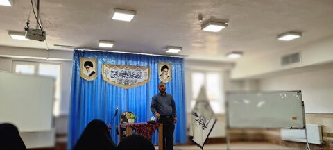 تصاویر/ دوره جریان شناسی رسانه و تدوین موبایلی ویژه بانوان فعال مسجدی و هیئتی در ارومیه