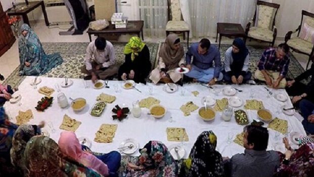 احکام شرعی | نماز نہ پڑھنے والے کے گھر میں نماز پڑھنے اور کھانا کھانے کا حکم