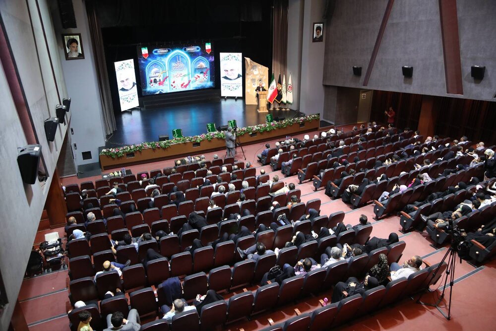 تقدیر از رزمندگان و مرور رشادت‌ها در ویژه‌برنامه شب خاطره +تصاویر