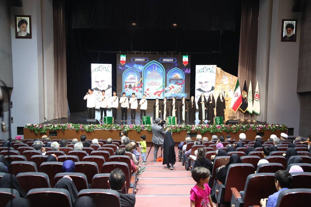 تقدیر از رزمندگان و مرور رشادتها در ویژهبرنامه شب خاطره +تصاویر