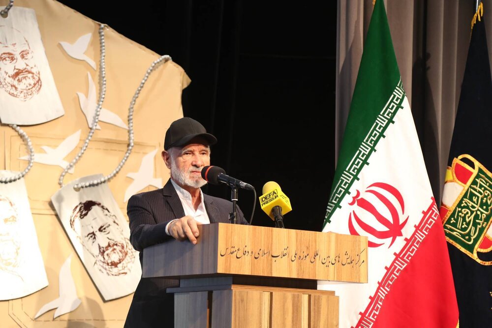 تقدیر از رزمندگان و مرور رشادت‌ها در ویژه‌برنامه شب خاطره +تصاویر