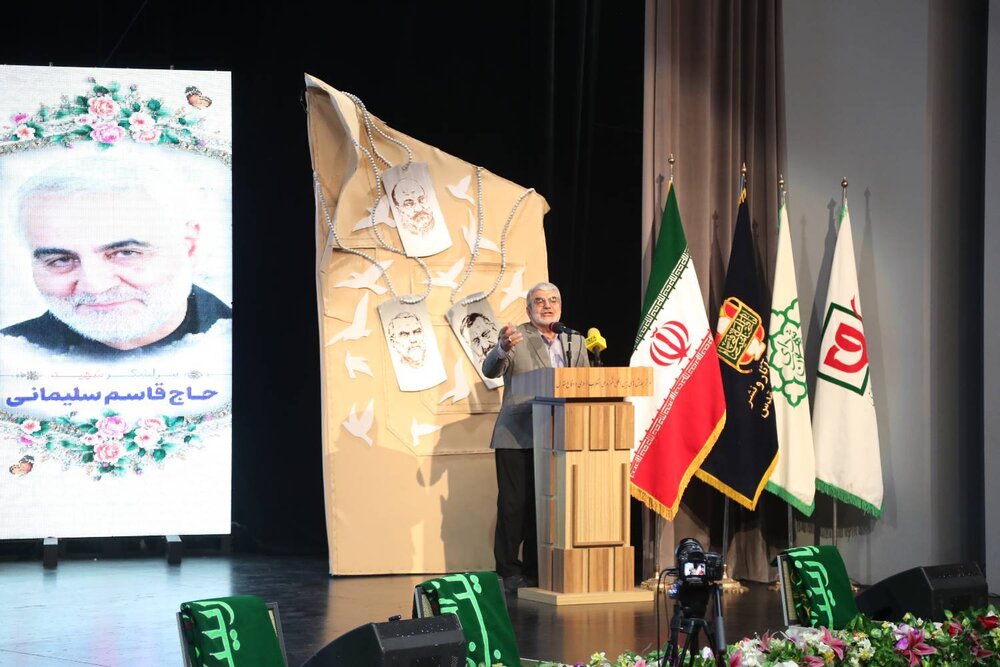 تقدیر از رزمندگان و مرور رشادت‌ها در ویژه‌برنامه شب خاطره +تصاویر