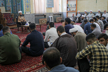 تصاویر/ جلسه گفت‌وگو و هم‌اندیشی طلاب مدیر مدرسه علمیه آیت الله آخوند (ره)