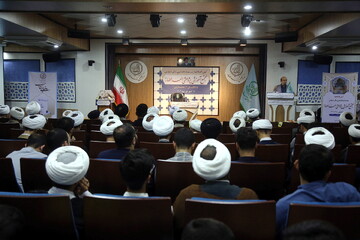 سال تحصیلی مجتمع آموزشی و پژوهشی ائمه اطهار(ع) آغاز شد / تقدیر از ممتازین علمی