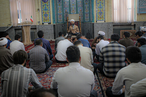 تصاویر/جلسه گفت‌وگو و هم‌اندیشی با حجت‌الاسلام والمسلمین موسیوند مدیر مدرسه علمیه آیت الله آخوند (ره)