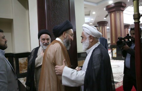 تصاویر/ ادای احترام سید عمار حکیم به حضرت امام خمینی (س)