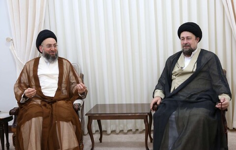 تصاویر/ ادای احترام سید عمار حکیم به حضرت امام خمینی (س)