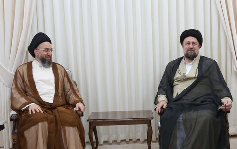 تصاویر/ ادای احترام سید عمار حکیم به حضرت امام خمینی (س)