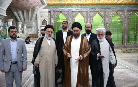 تصاویر/ ادای احترام سید عمار حکیم به حضرت امام خمینی (س)