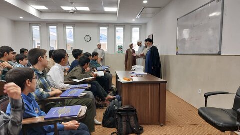 حضور آیت‌الله مدرسی متولی مدینة‌العلم کاظمیه در دوره میثاق آموزشی