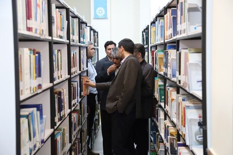 راه اندازی کتابخانه ولایت گناوه به روایت تصاویر