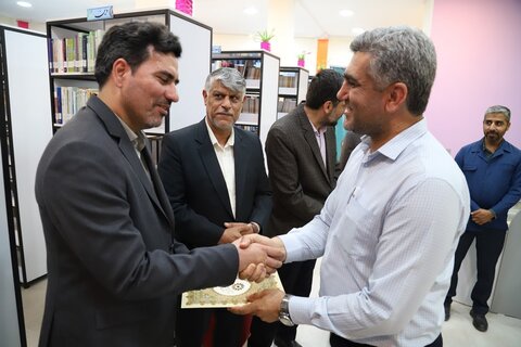 راه اندازی کتابخانه ولایت گناوه به روایت تصاویر