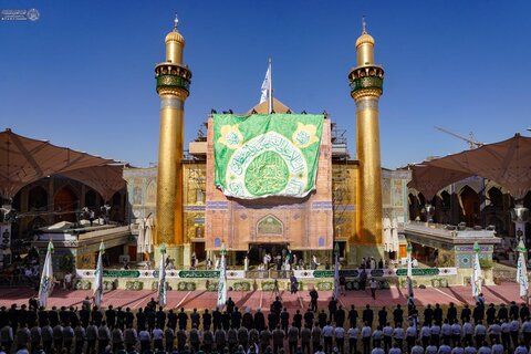 رَفْع راية البهجة والمسرة في الصحن الحيدري احتفاءً بمولد النبي محمد (ص) والإمام الصادق (ع)