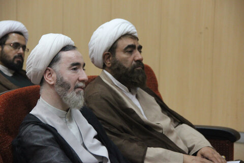 تصاویر / برگزاری دوره آموزش روحانیون رسمی با حضور امام جمعه قزوین