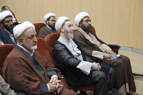 تصاویر / برگزاری دوره آموزش روحانیون رسمی با حضور امام جمعه قزوین