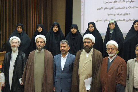 تصاویر / برگزاری دوره آموزش روحانیون رسمی با حضور امام جمعه قزوین