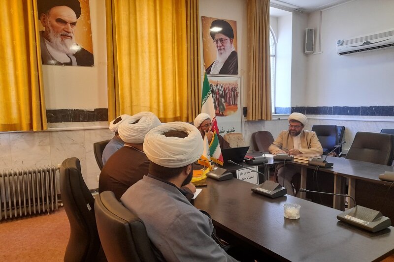 نشست هماندیشی معاونان تبلیغ کرمانشاه؛ گامی نو در توسعه فعالیتهای تبلیغی+ تصاویر