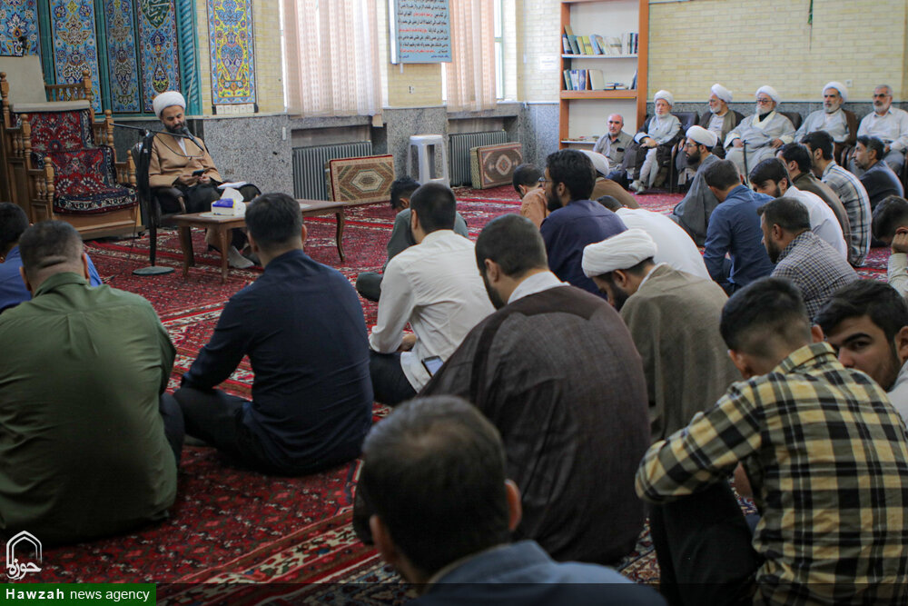 تصاویر/ جلسه گفت‌وگو و هم‌اندیشی طلاب مدیر مدرسه علمیه آیت الله آخوند (ره)