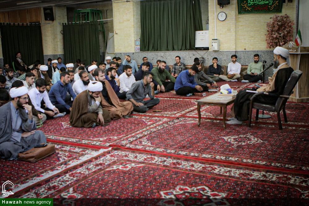 فیلم| جلسه گفت‌وگو و هم‌اندیشی طلاب با مدیر مدرسه علمیه آیت الله آخوند (ره)