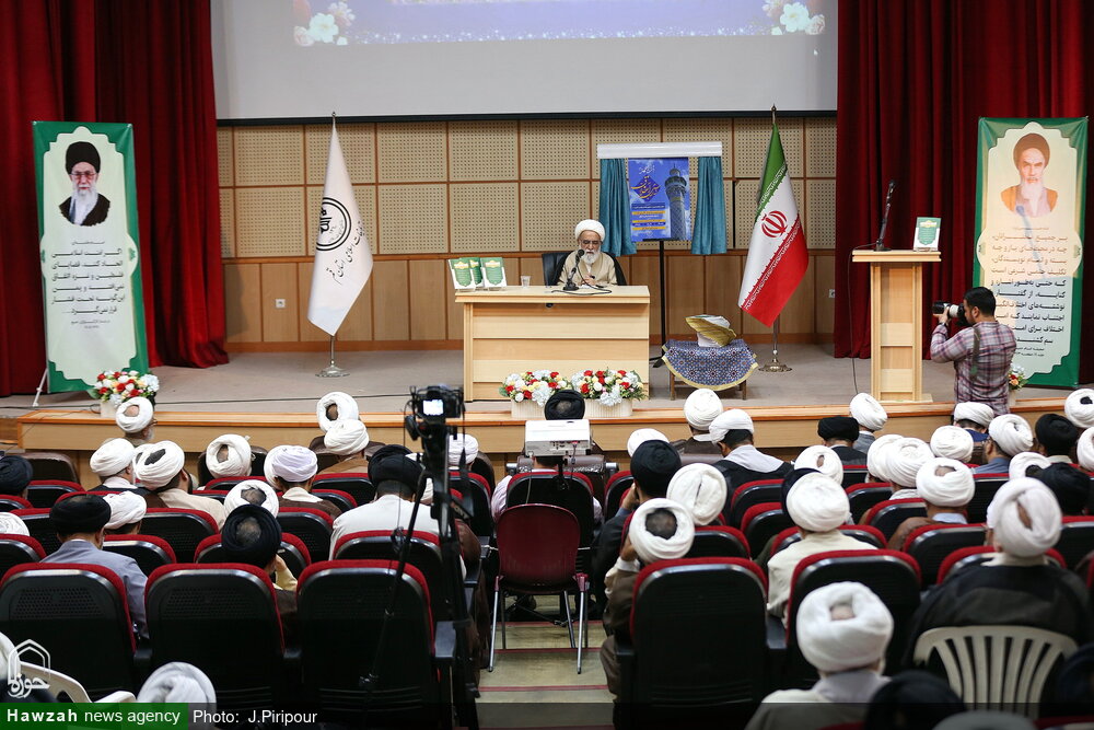 تمسک به سیره پیامبر(ص) کلید حل مشکلات جامعه است / پاسداری از خون شهدا وظیفه همه است