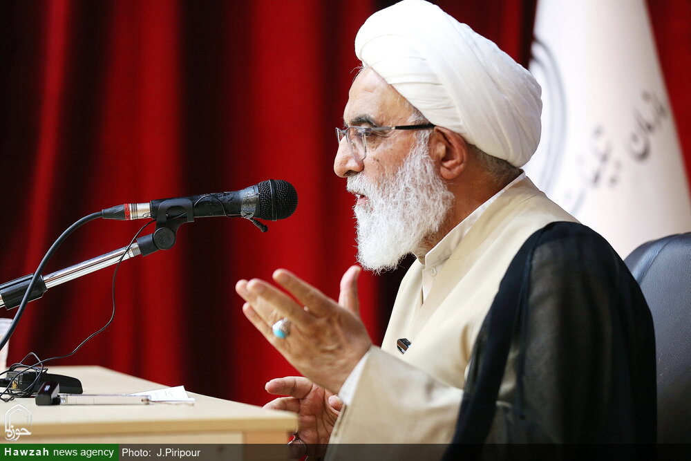 تمسک به سیره پیامبر(ص) کلید حل مشکلات جامعه است / پاسداری از خون شهدا وظیفه همه است