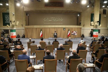 معیشت مردم مهمترین مسئله است/ برای انضباط بازار چاره‌اندیشی شود