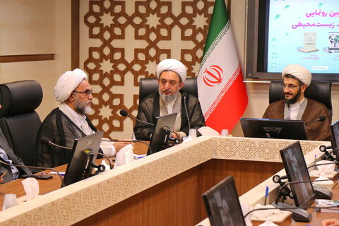 تصاویر/ آیین رونمایی از دو کتاب ارزشمند در حوزه اسلام و محیط زیست