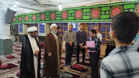 تصاویر/ اهدای ۱۱۲۰ بسته کیف و نوشت‌افزار به دانش‌آموزان کم‌برخوردار دشتستان