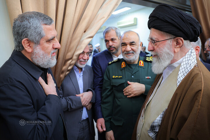 تمسک به سیره پیامبر(ص) کلید حل مشکلات جامعه است / پاسداری از خون شهدا وظیفه همه است