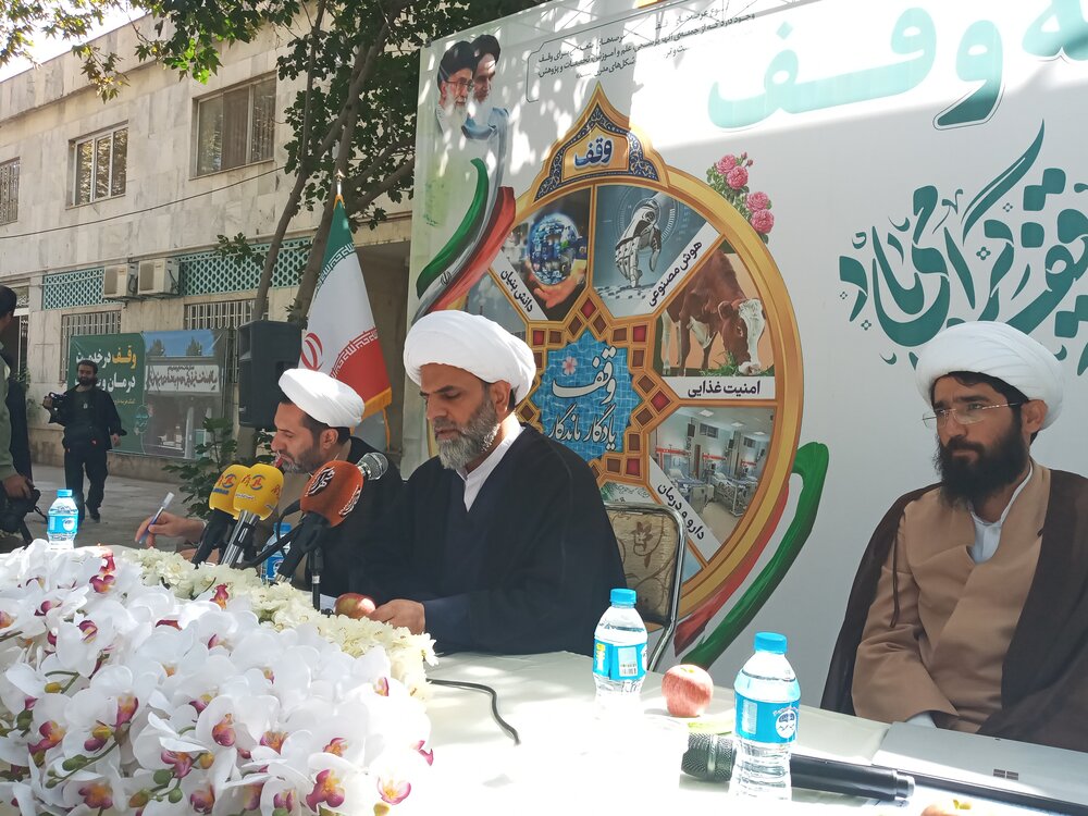 نشست خبری هفته وقف حجت الاسلام والمسلمین احمدزاده  مدیر کل اوقاف و امورخیریه خراسان رضوی