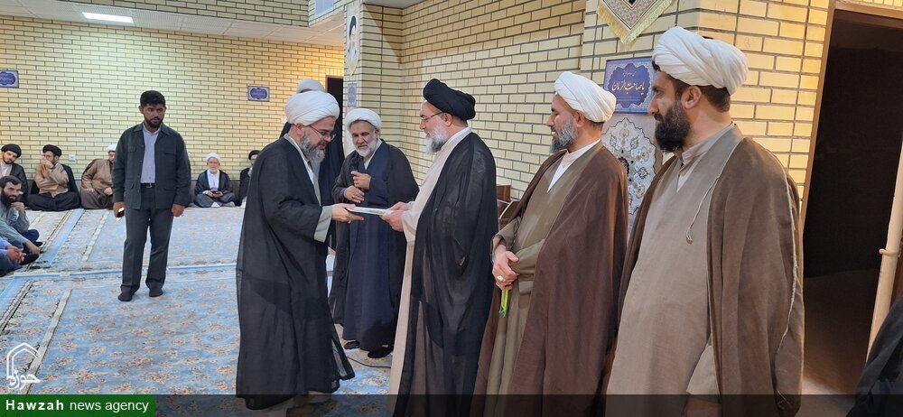 تصاویر/ تودیع و معارفه مدیر مدرسه علمیه سفیران هدایت و مدیر سطح عالی یاسوج