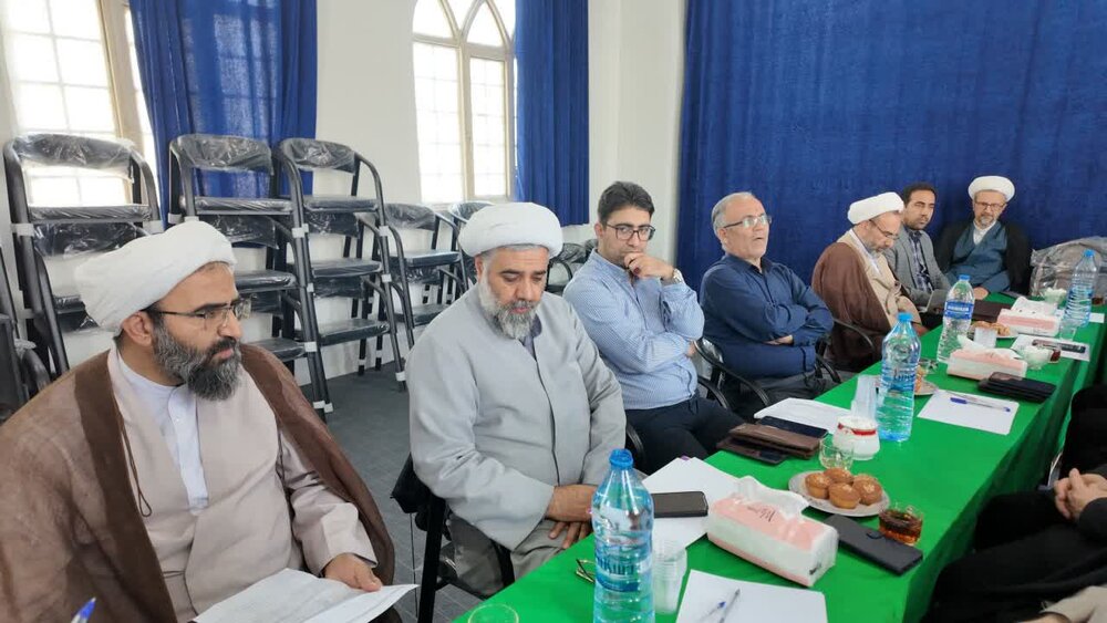 تشکیل جلسه شورای برنامه ریزی شهرستان بهارستان با حضور مدیر حوزه علمیه استان تهران