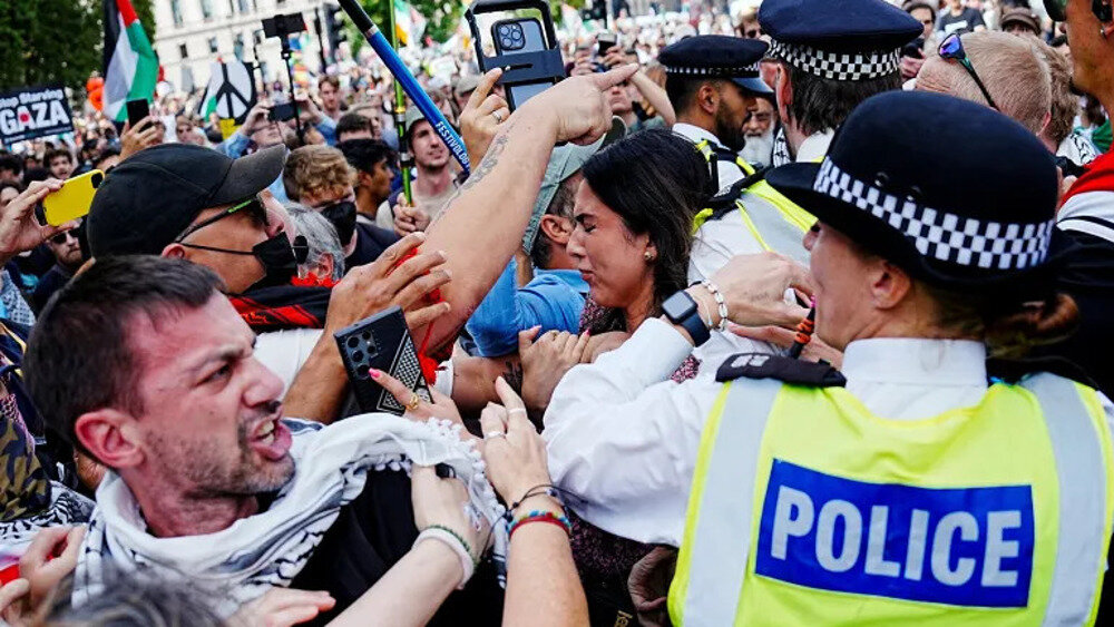 La police londonienne arrête 425 partisans de Palestine Action, groupe interdit pour son opposition au soutien britannique à Israël