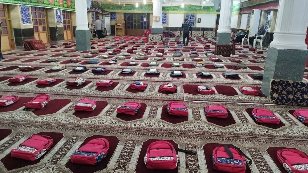 اهدای ۱۱۲۰ بسته کیف و نوشت‌افزار به دانش‌آموزان کم‌برخوردار دشتستان