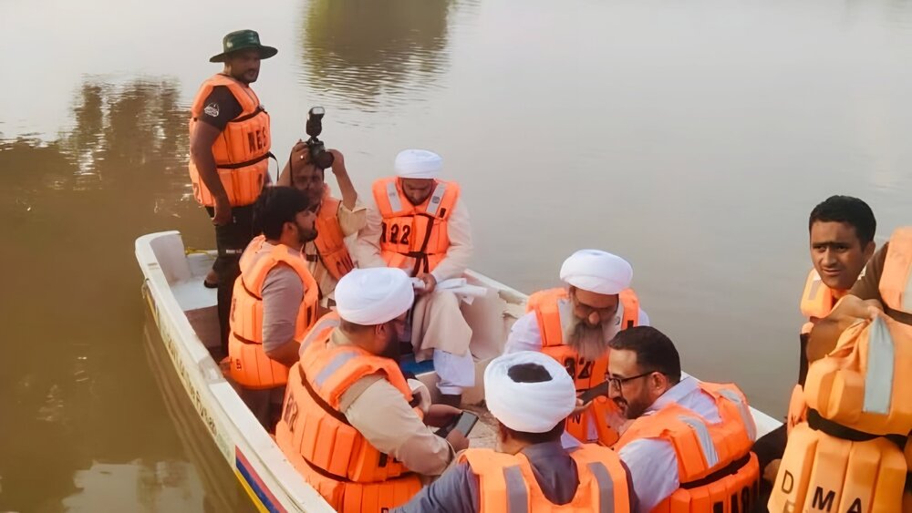 جامعة الکوثر اسلامآباد پاکستان؛ جشن میلاد پیامبر (ص) را با همدلی سیلزدگان معنا بخشید