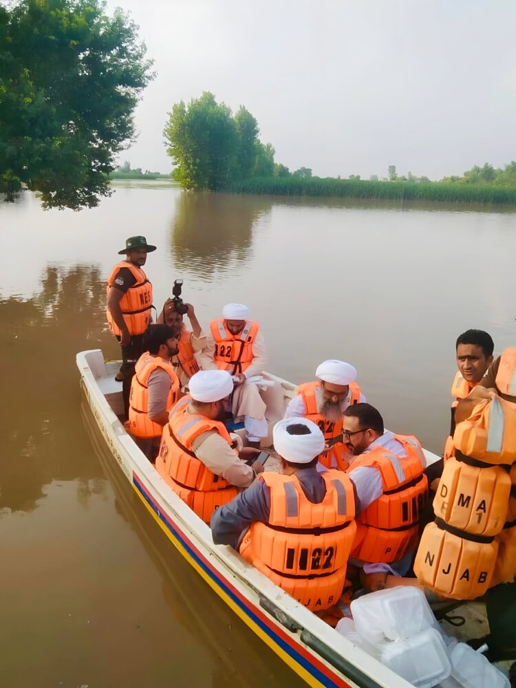میلاد النبیؐ کی پرمسرت ساعتوں میں جامعۃ الکوثر کی جانب سے سیلاب متاثرین کی خدمت