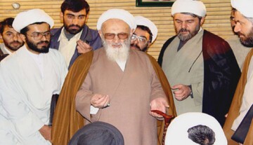 علامه حسن زاده: دلسوزتر از روحانیت کسی را برای مردم نداریم