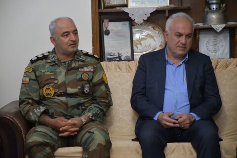 تصاویر/ دیدار امام جمعه خوی با دو خانواده شهید