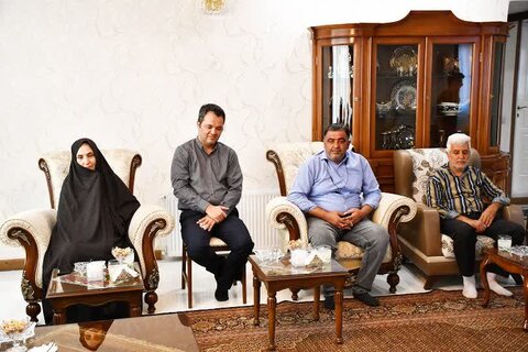 تصاویر/ دیدار امام جمعه خوی با دو خانواده شهید