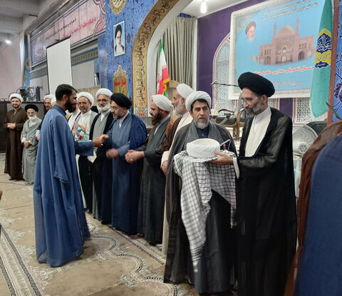 تصاویر/ آیین عمامه‌گذاری طلاب مدارس علمیه منطقه کاشان