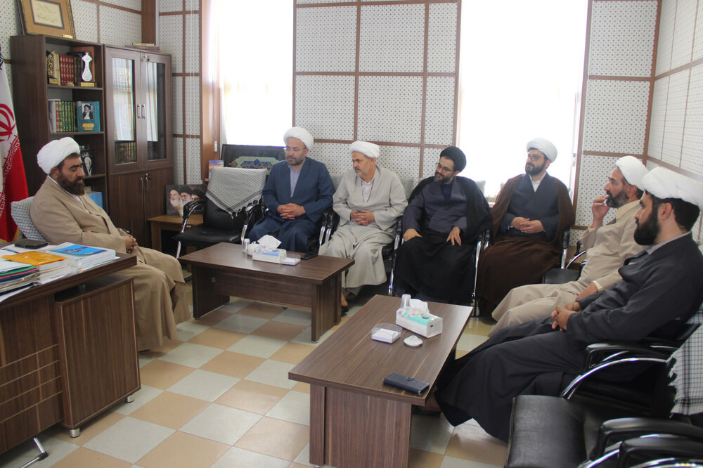 طلاب مایه امید حوزه و آینده جهان اسلام هستند