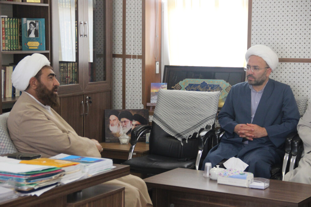 طلاب مایه امید حوزه و آینده جهان اسلام هستند